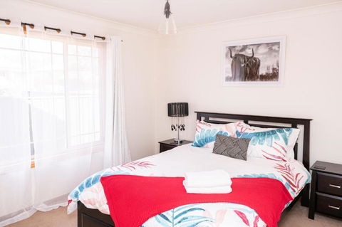 Central March 2 Bed Walk Everywhere - Gold Coast 4U 6