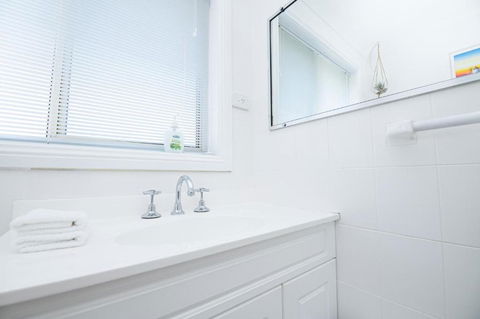 Central March 2 Bed Walk Everywhere - Gold Coast 4U 1