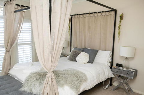 Roselawn Entertainer Large & Luxurious Sleeps 12 - Gold Coast 4U 2
