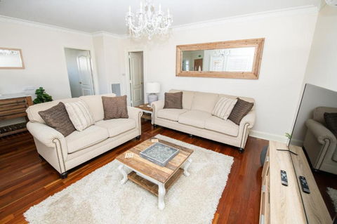 Roselawn Entertainer Large & Luxurious Sleeps 12 - Gold Coast 4U 3