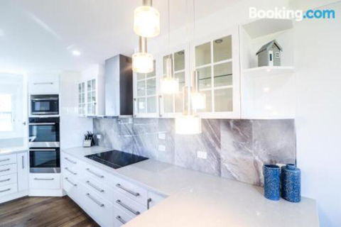 Saltwater Manor - Gold Coast 4U 3