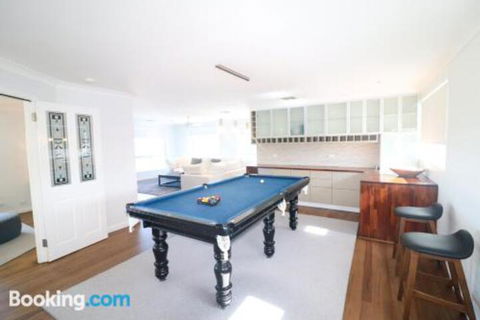 Saltwater Manor - Gold Coast 4U 1