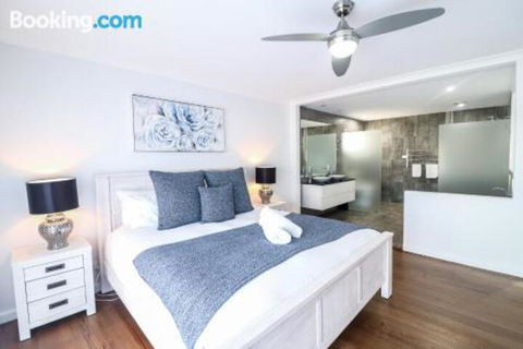 Saltwater Manor - Gold Coast 4U 5