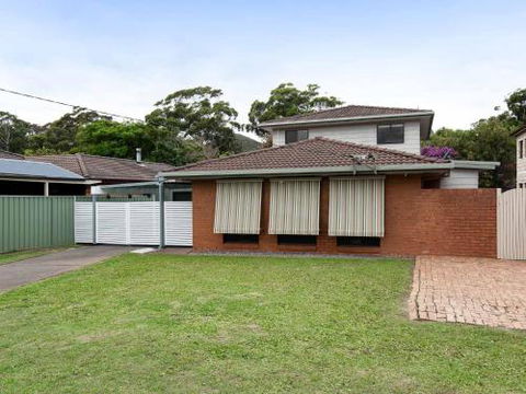 Willows At The Bay 111 Horace St. Large House With Aircon WIFI & Boat Parking. - Accommodation Gold Coast 0