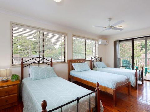 Willows At The Bay 111 Horace St. Large House With Aircon WIFI & Boat Parking. - Accommodation Gold Coast 4