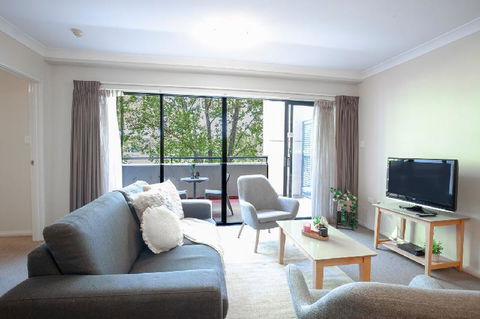 A Comfy 2BR Home Top Location FREE Parking - Accommodation Gold Coast 4