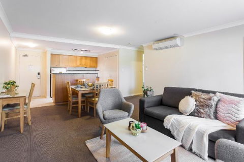 A Comfy 2BR Home Top Location FREE Parking - Accommodation Gold Coast 3