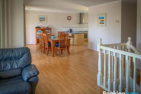 Endeavour 6 - 1 Gold Coast 6