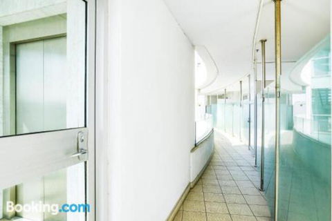 Bayline Beachfront Apartment No 4 - 1 Gold Coast 1