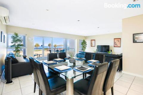 Bayline Beachfront Apartment No 4 - 1 Gold Coast 4