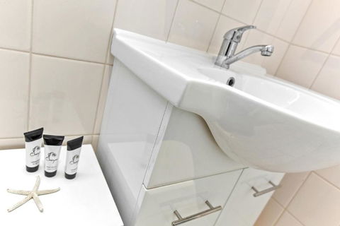 Smugglers Resort Style Apartments No 9 - Gold Coast 4U 5