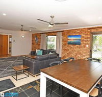 Urangan Harbour Bungalow - Gold Coast 4U