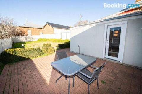 William Cottage Central Heritage Home - Gold Coast 4U 4