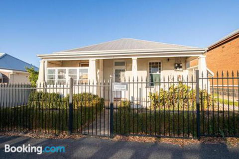 William Cottage Central Heritage Home - Gold Coast 4U 0