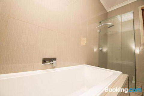 William Cottage Central Heritage Home - Gold Coast 4U 6