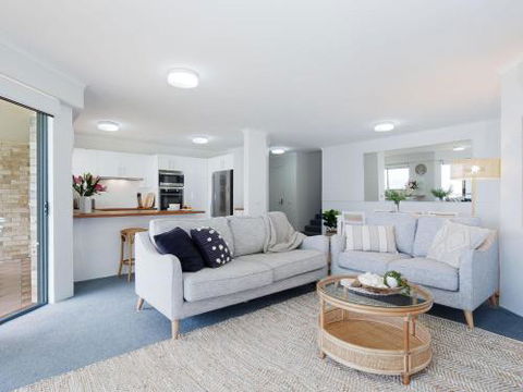 3 Pelican Sands 83 Soldiers Point Rd Stunning Waterfront Unit With Magical Water Views & Air Conditioning - Accommodation Gold Coast 4