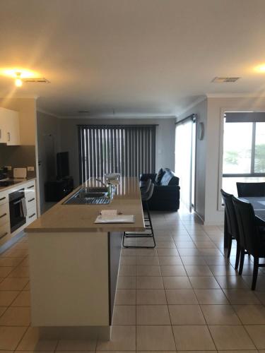 The Baltimore Family Home Getaway - 1 Gold Coast 5