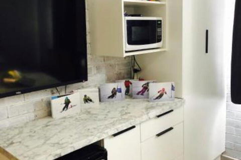 24 Hotham 1 Bed Apartment - Accommodation Gold Coast 6