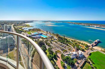 Luxury 3BR Apt With Incredible Views - Accommodation Gold Coast 6
