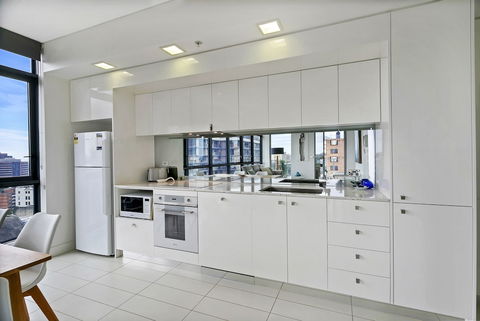 Vibrant Inner City Apartment SHIL2 - Gold Coast 4U 6
