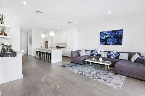 GC Private Homes - Waterfront Villas - Accommodation Gold Coast 5