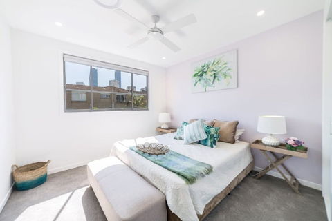 GC Private Homes - Waterfront Villas - Accommodation Gold Coast 3