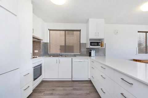 Kings Beach Ocean Front Views Private Balcony Overlooking Kings Beach - Accommodation Gold Coast 2