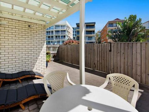 Kings Beach Ocean Front Views Private Balcony Overlooking Kings Beach - Accommodation Gold Coast 1