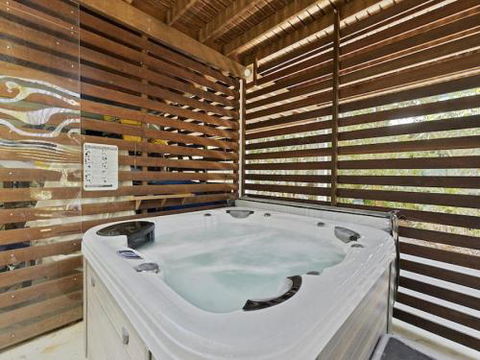 Jonnies 134 Tramican Street - Accommodation Gold Coast 5