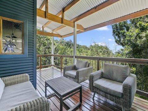 Jonnies 134 Tramican Street - Accommodation Gold Coast 2