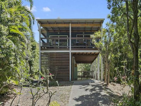 Jonnies 134 Tramican Street - Accommodation Gold Coast 0