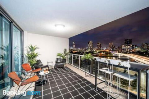 3br Stylish Apt CBD River & City Views SpaSaunaPoolWIFINetflix - Gold Coast 4U 0