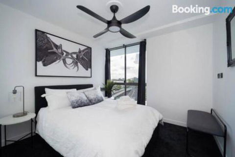 3br Stylish Apt CBD River & City Views SpaSaunaPoolWIFINetflix - Gold Coast 4U 5