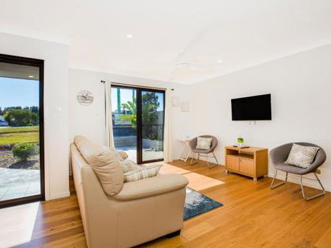 VIlla Zelma Culburra Beach - Gold Coast 4U 6