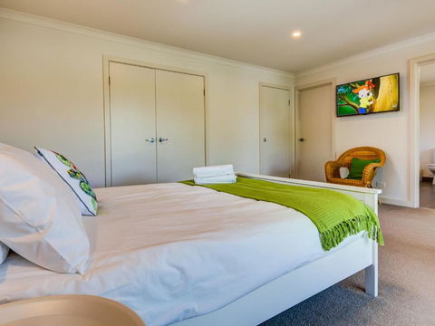 One 20 Seven - Gold Coast 4U 2