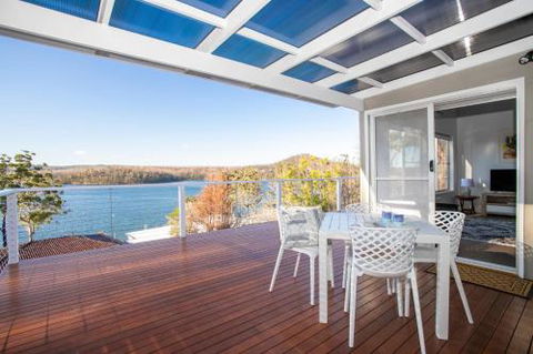 Home On The Water 21 Evans St. Lake Conjola - Gold Coast 4U 0