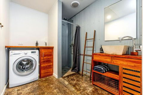 SUNSET BEACH SHACK On SURF - Accommodation Gold Coast 1
