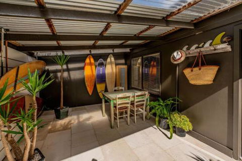 SUNSET BEACH SHACK On SURF - Accommodation Gold Coast 5