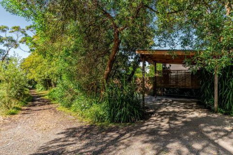 SUNSET BEACH SHACK On SURF - Accommodation Gold Coast 3
