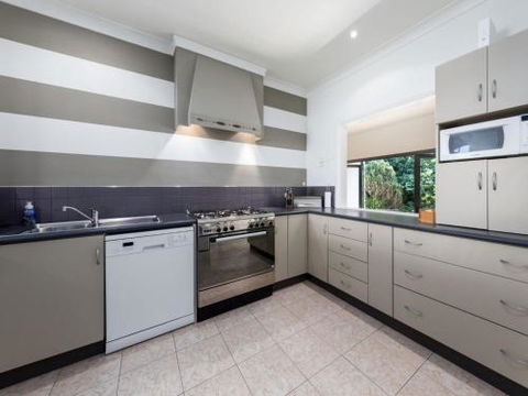 THE BEACH HOUSE Gerroa 4pm Check Out Sundays - Accommodation Gold Coast 5