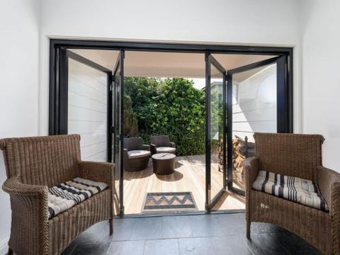THE BEACH HOUSE Gerroa 4pm Check Out Sundays - Accommodation Gold Coast 3
