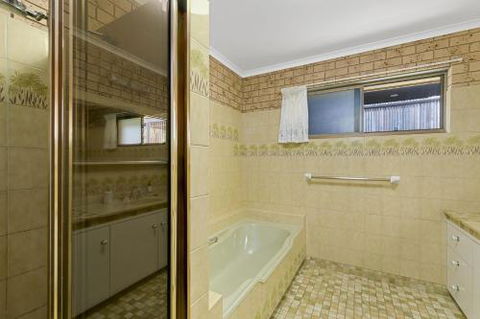 Kingfisher - Accommodation Gold Coast 3