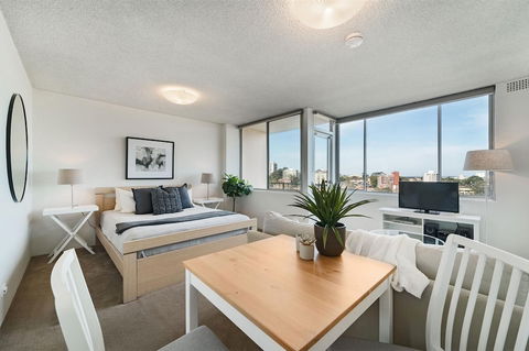 Bright And Sunny Studio Apartment - Gold Coast 4U 1