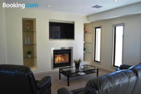 Eagles Nest - Accommodation Gold Coast 0