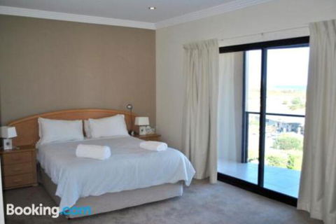 Eagles Nest - Accommodation Gold Coast 6