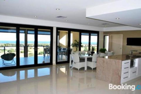 Eagles Nest - Accommodation Gold Coast 4