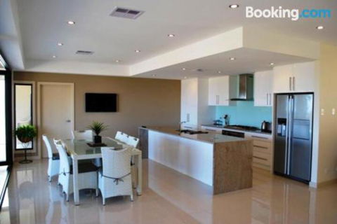 Eagles Nest - Accommodation Gold Coast 5