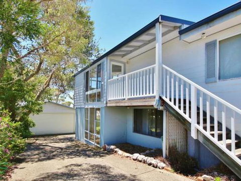 Bimbimbie At Hyams Beach 4pm Check Out Sundays - 1 Gold Coast 4