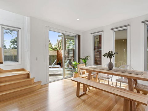 NORMANBY Coastal FREE WIFI & NETFLIX - Accommodation Gold Coast 1