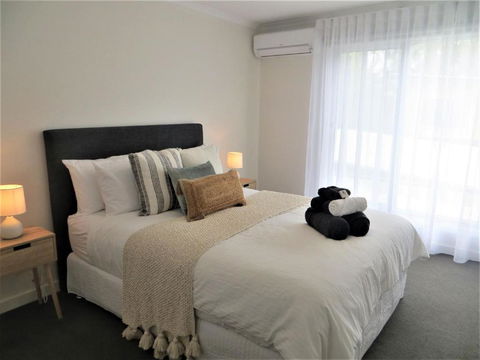 NORMANBY Coastal FREE WIFI & NETFLIX - Accommodation Gold Coast 3